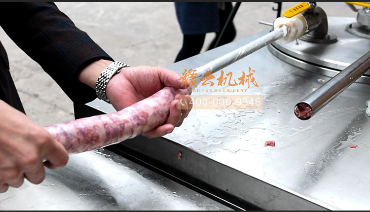 香腸加工設(shè)備液壓灌腸機(jī)哪里有賣廠家直銷自動(dòng)灌制臘腸的設(shè)備(圖2)