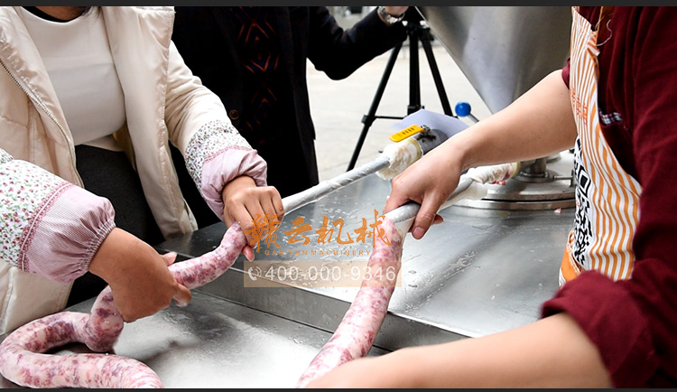 香腸加工設(shè)備液壓灌腸機(jī)哪里有賣廠家直銷自動(dòng)灌制臘腸的設(shè)備(圖4)